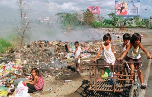 Britannica Encyclopedia - Manila: garbage dump 